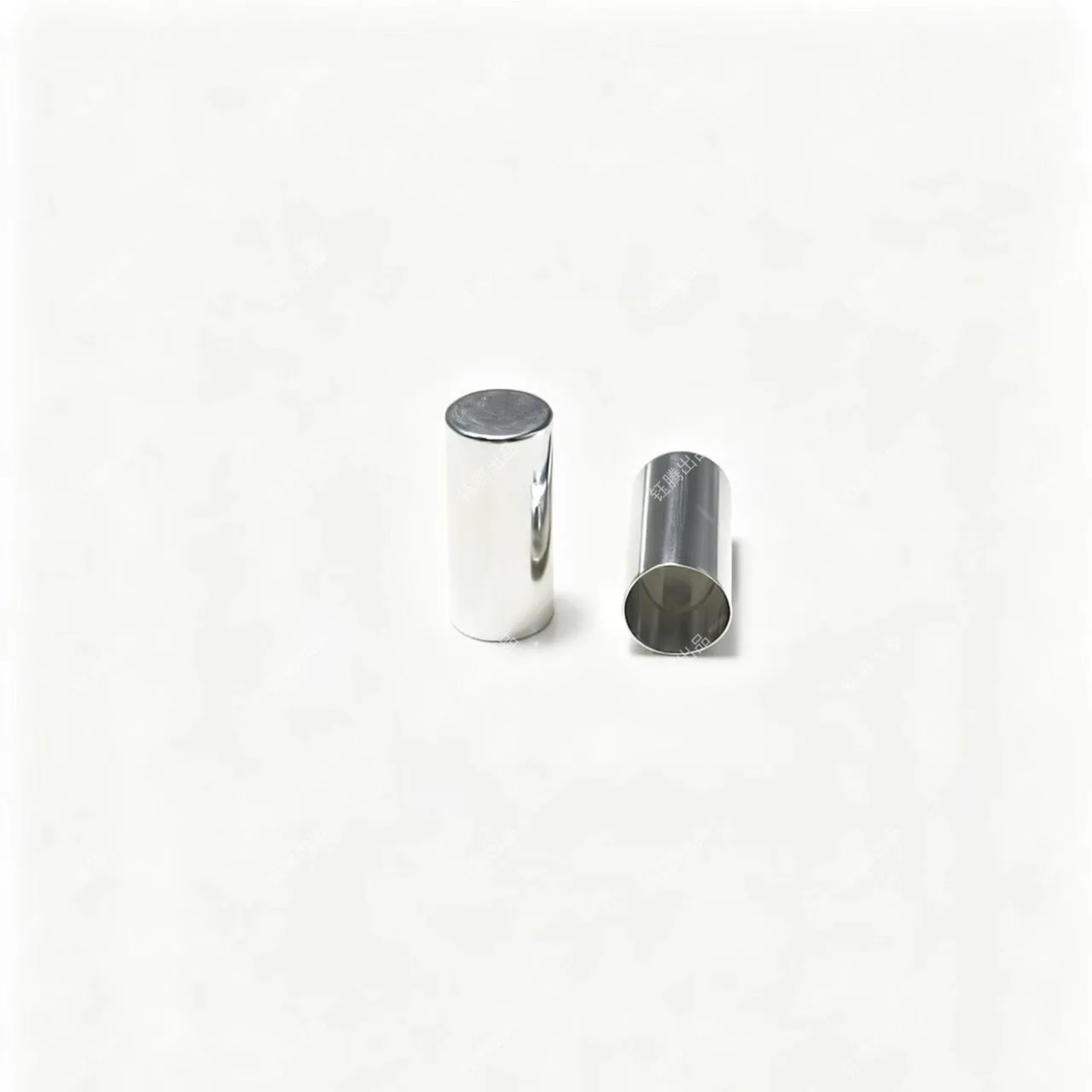Triangular Electroplated Aluminum Perfume Overcap Triangular Electroplated Aluminum Perfume Overcap - Image 1