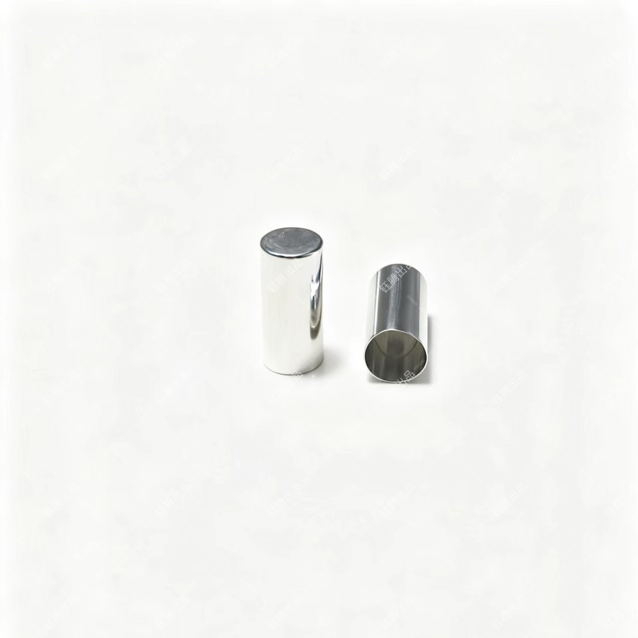 Triangular Electroplated Aluminum Perfume Overcap Triangular Electroplated Aluminum Perfume Overcap - Image 1
