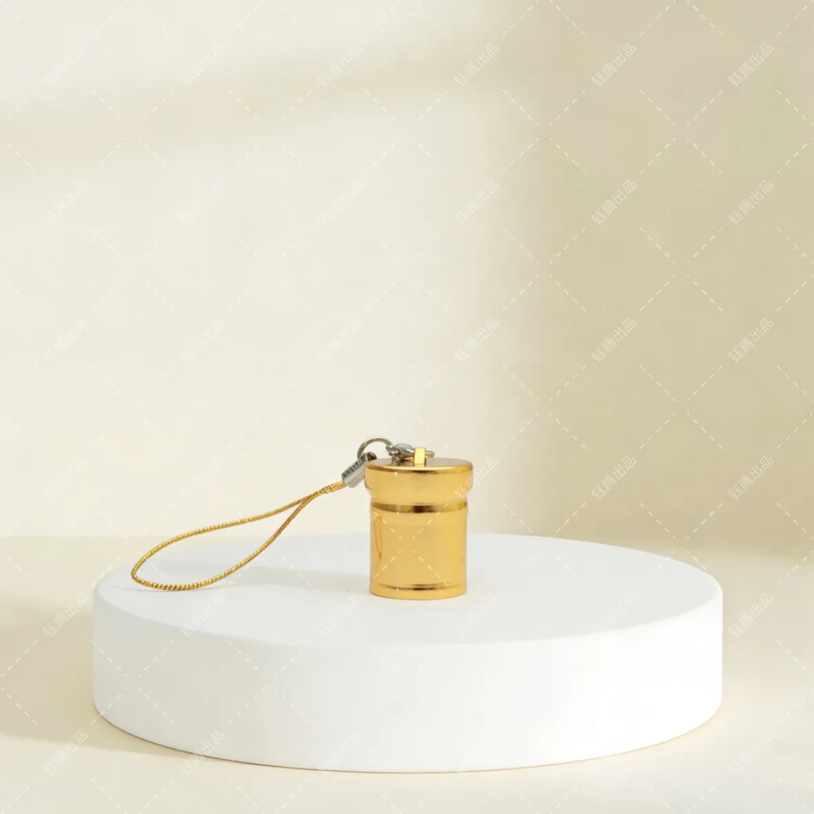 Expanded top pendant with electroplated aluminum cap Expanded top pendant with electroplated aluminum cap - Image 1