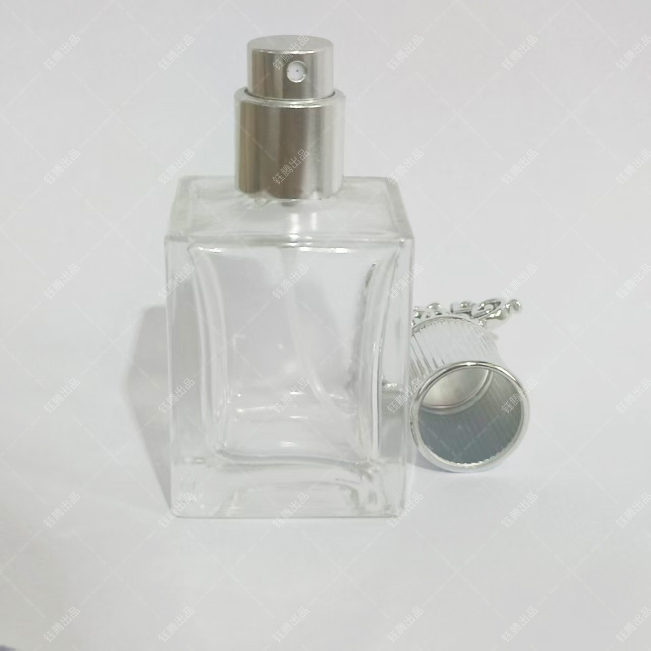 19.5×26.7mm 17.2mm Clasp Lucky Cloud Pattern Plastic Perfume Cap for Perfume & Essential Oil Bottles - Wholesale 19.5×26.7mm 17.2mm Clasp Lucky Cloud Pattern Plastic Perfume Cap for Perfume & Essential Oil Bottles - Wholesale